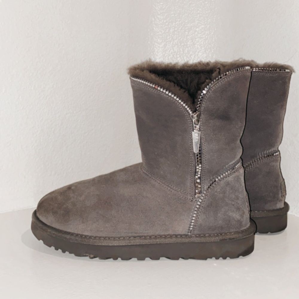 Grey Ugg’s with zipper